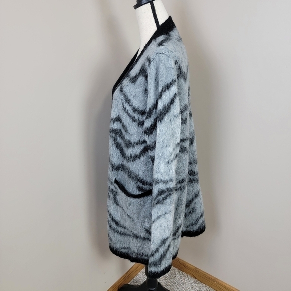 White House Black Market Gray/Black Fuzzy Wool/Alpaca Blend Cardigan Sweater XL - Picture 5 of 14